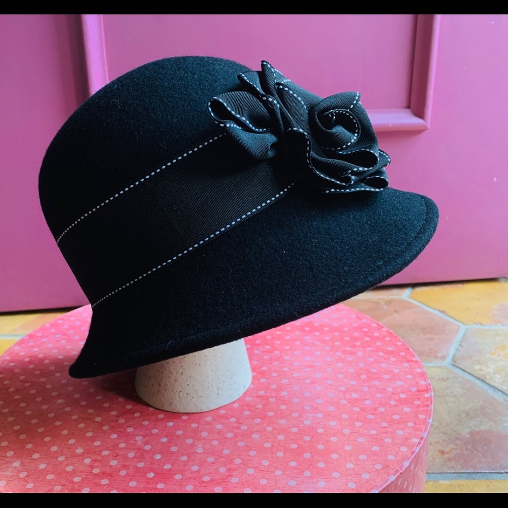 Classic Style Black Wool Cloche w/Satin Floret